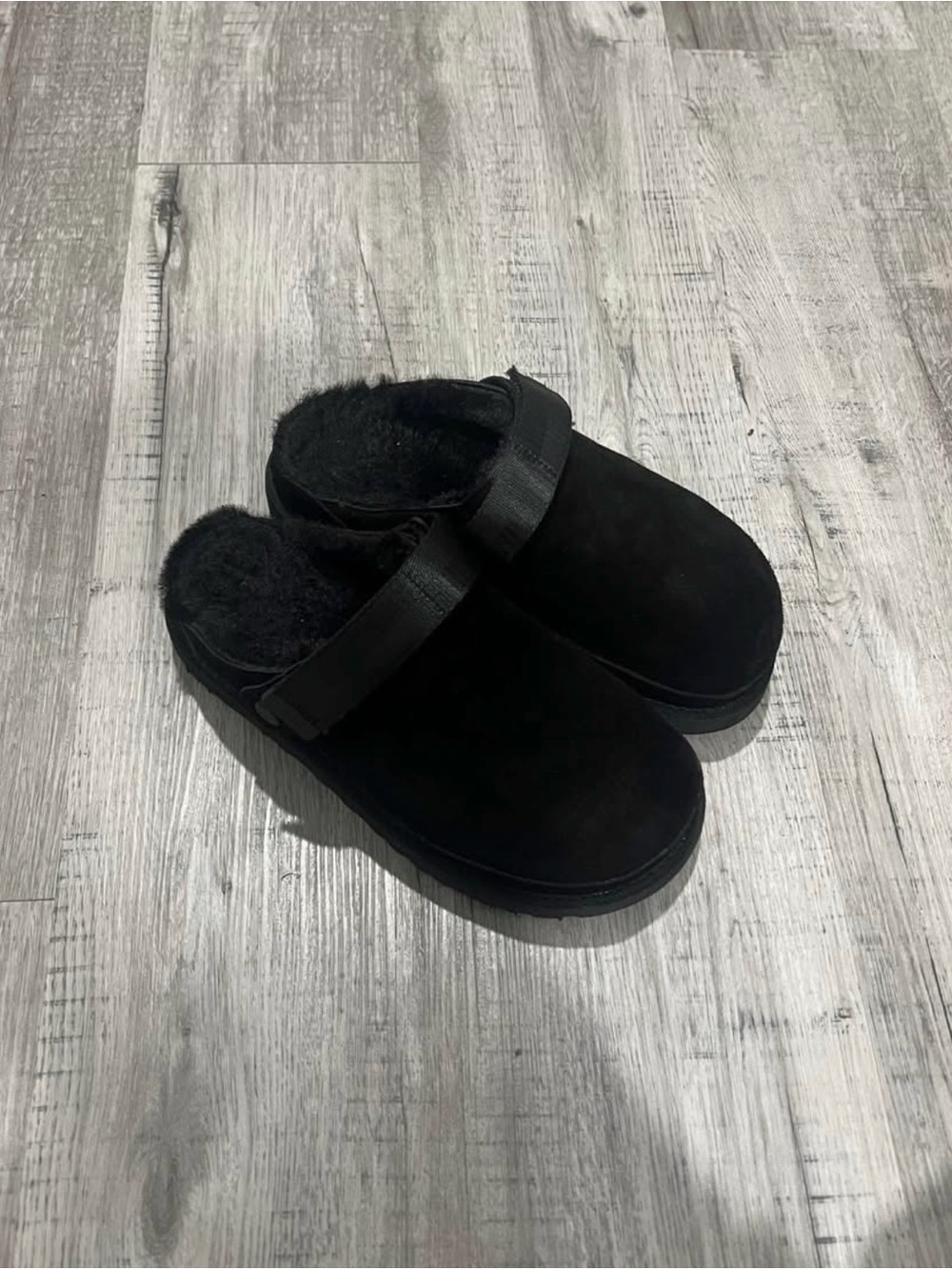 UGG Black Goldenstar clogs